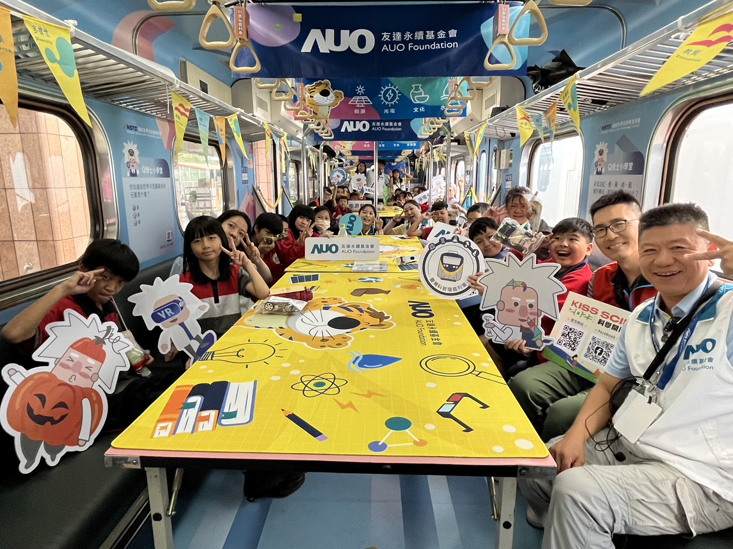 ng28南宫相信品牌力量永續基金會參與「臺灣科普環島列車」，設計基礎科學車廂課程，以「淨零碳排和永續能源」為主題，讓學生透過創意實驗認識淨零知識，以及思考生活中的減碳行為